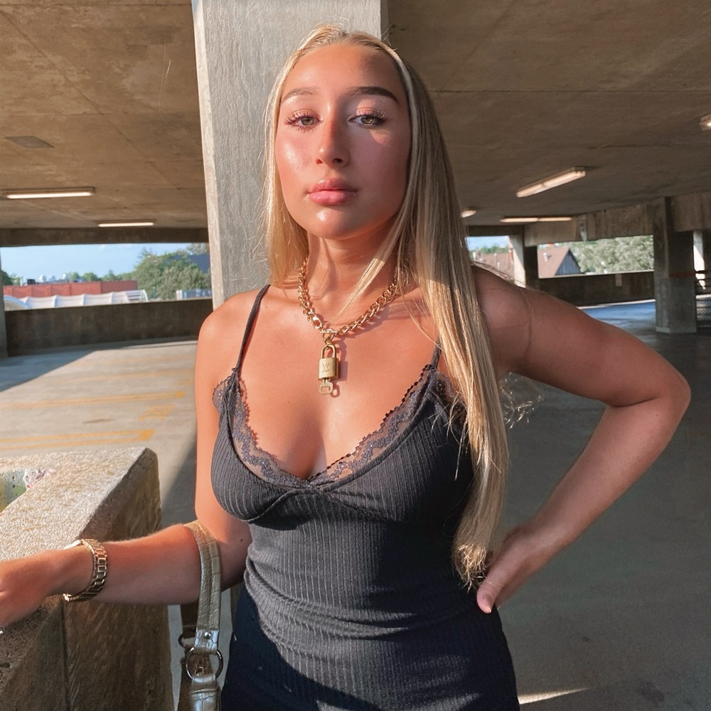 Meet your Posher, Sabrina